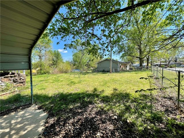 2209 Sycamore Place, Springdale, AR 72762