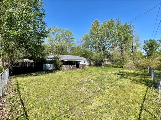 2209 Sycamore Place, Springdale, AR 72762