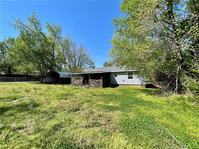 2209 Sycamore Place, Springdale, AR 72762