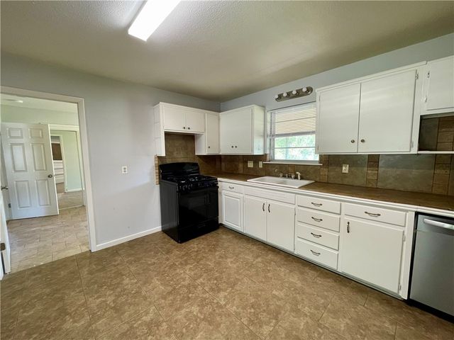 2209 Sycamore Place, Springdale, AR 72762