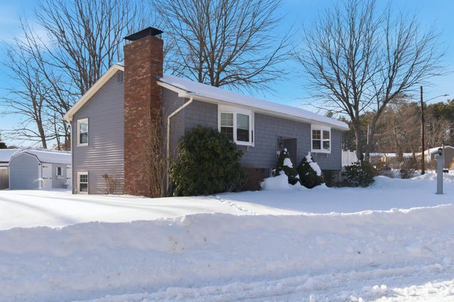 9 Lancelot Drive, Hooksett, NH 03106