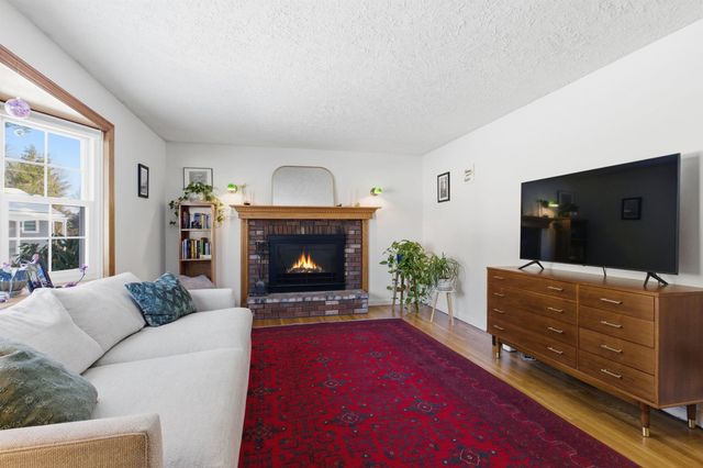 9 Lancelot Drive, Hooksett, NH 03106