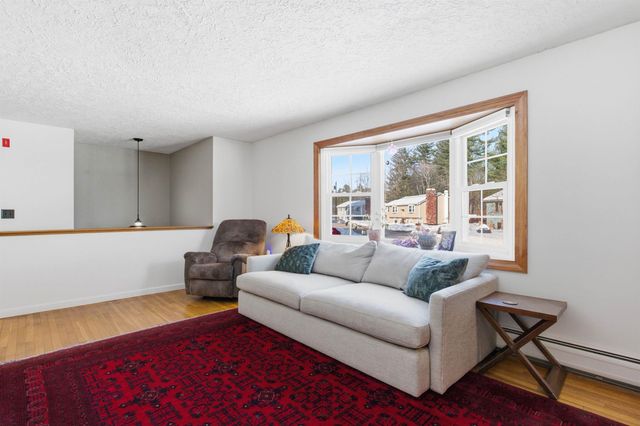 9 Lancelot Drive, Hooksett, NH 03106