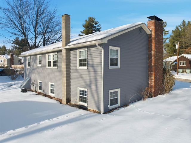 9 Lancelot Drive, Hooksett, NH 03106