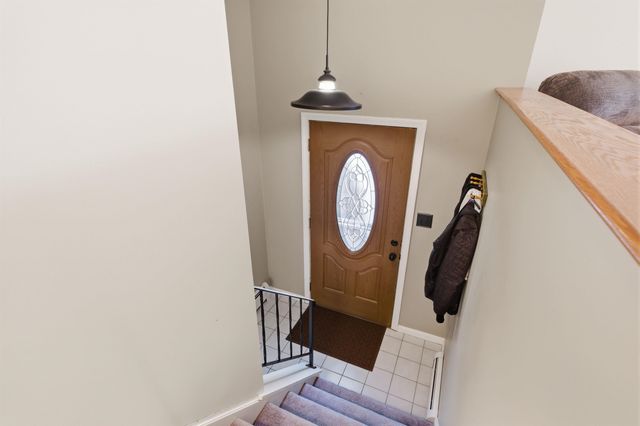 9 Lancelot Drive, Hooksett, NH 03106