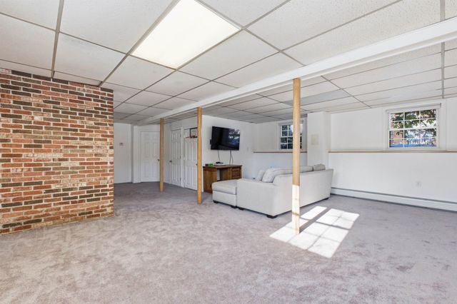 9 Lancelot Drive, Hooksett, NH 03106