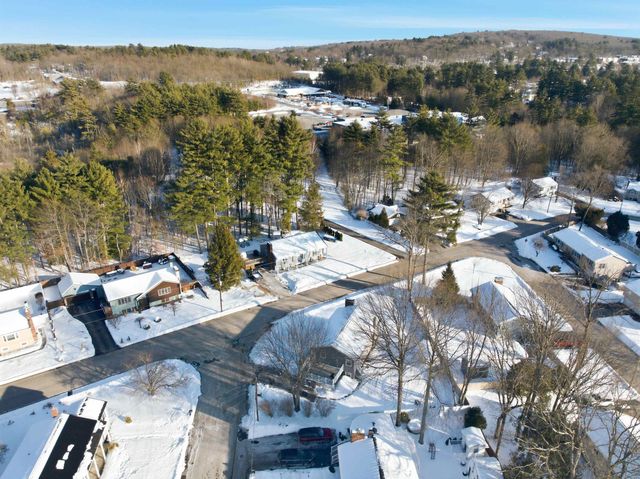 9 Lancelot Drive, Hooksett, NH 03106