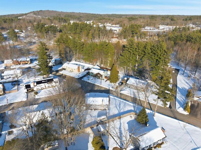 9 Lancelot Drive, Hooksett, NH 03106