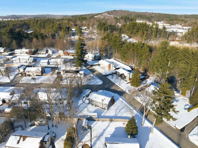 9 Lancelot Drive, Hooksett, NH 03106