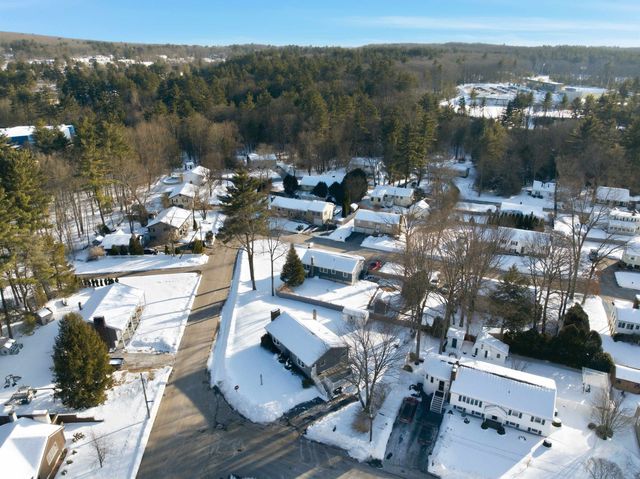 9 Lancelot Drive, Hooksett, NH 03106