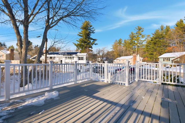 9 Lancelot Drive, Hooksett, NH 03106