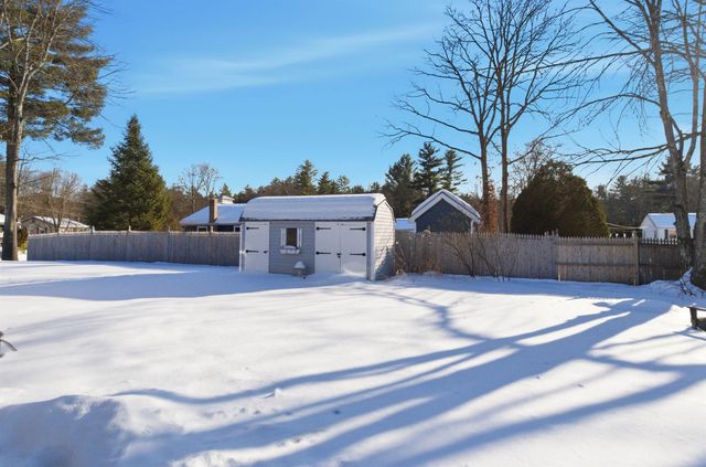 9 Lancelot Drive, Hooksett, NH 03106