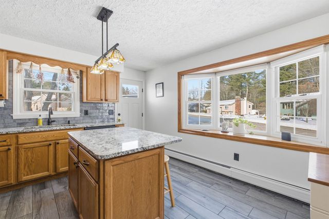 9 Lancelot Drive, Hooksett, NH 03106