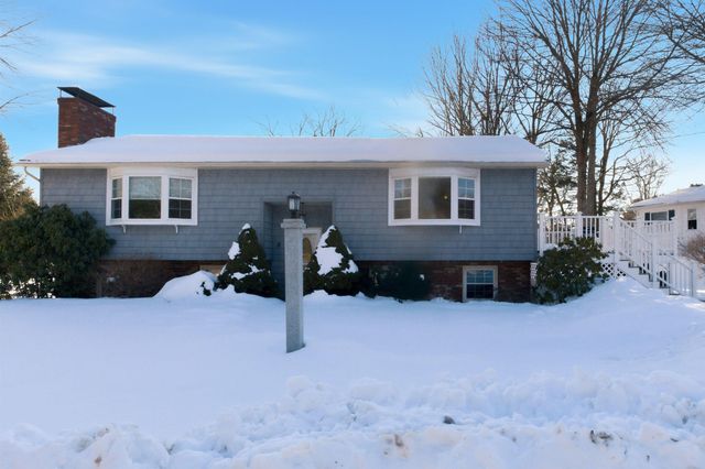 9 Lancelot Drive, Hooksett, NH 03106