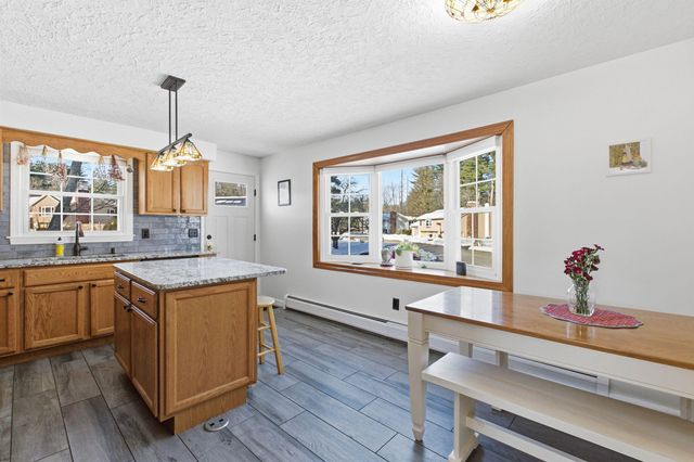 9 Lancelot Drive, Hooksett, NH 03106