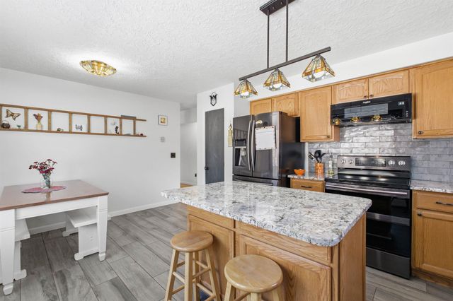 9 Lancelot Drive, Hooksett, NH 03106