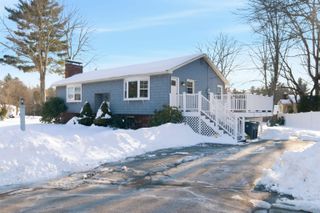 9 Lancelot Drive, Hooksett, NH 03106