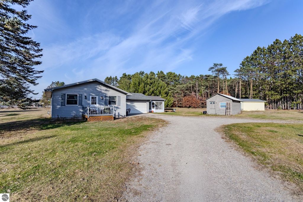 Image 2 of property listing at 2265 Michigan Avenue, Prescott, MI 48756