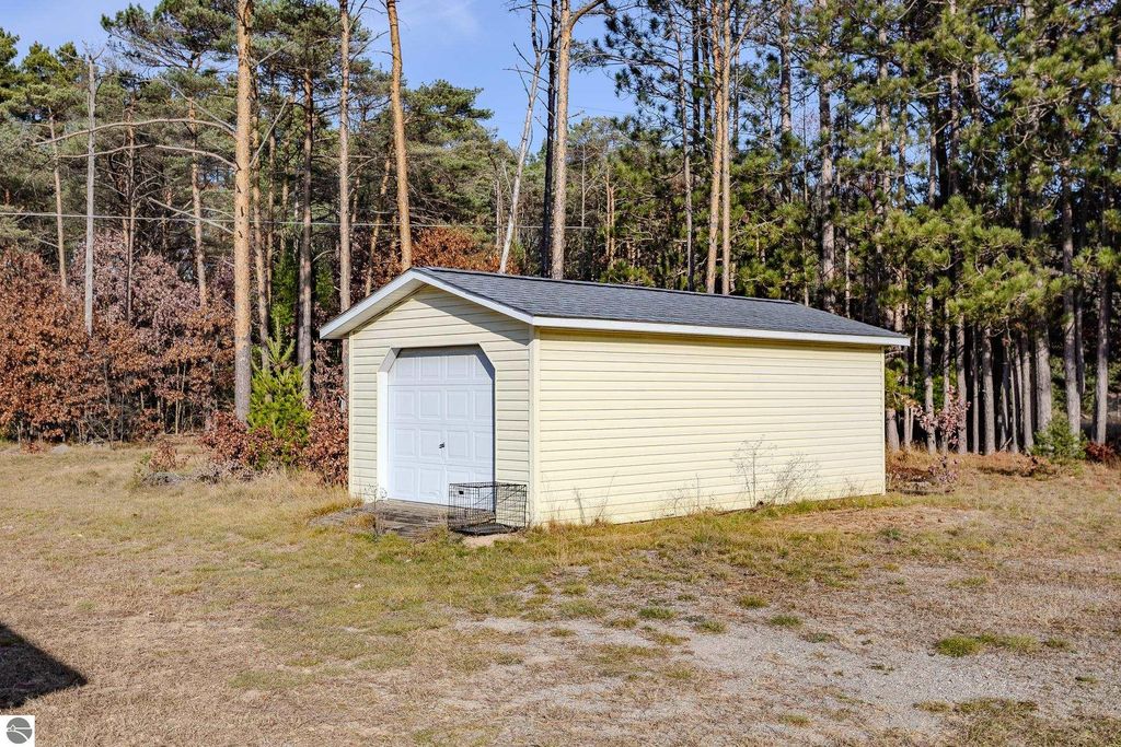 Image 4 of property listing at 2265 Michigan Avenue, Prescott, MI 48756