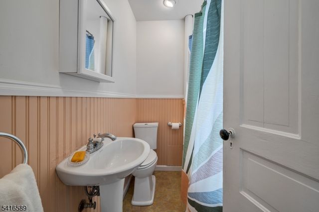 6 Lakeview Ave, Mount Olive Twp., NJ 07828