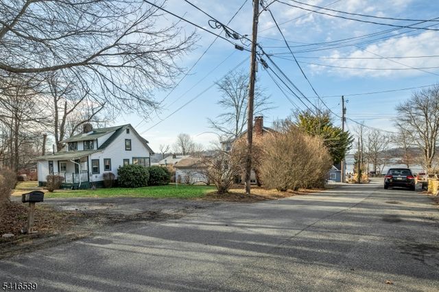 6 Lakeview Ave, Mount Olive Twp., NJ 07828