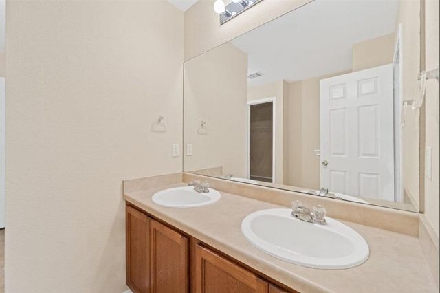 909 Remington DR, Leander, TX 78641