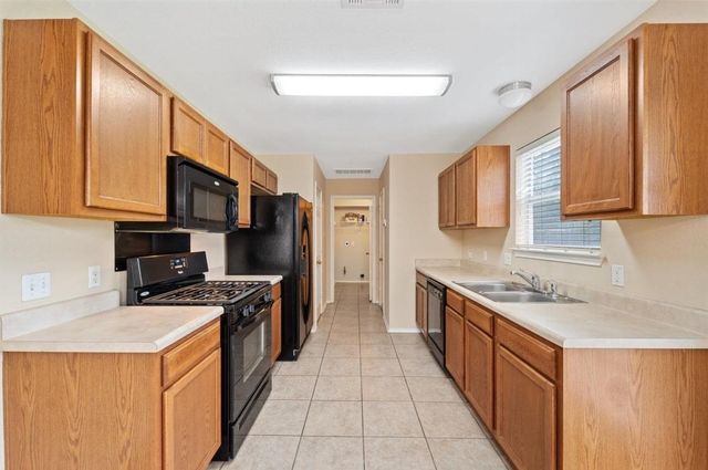 909 Remington DR, Leander, TX 78641