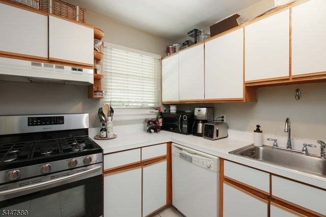 46 F Parkway Village, Cranford Twp., NJ 07016
