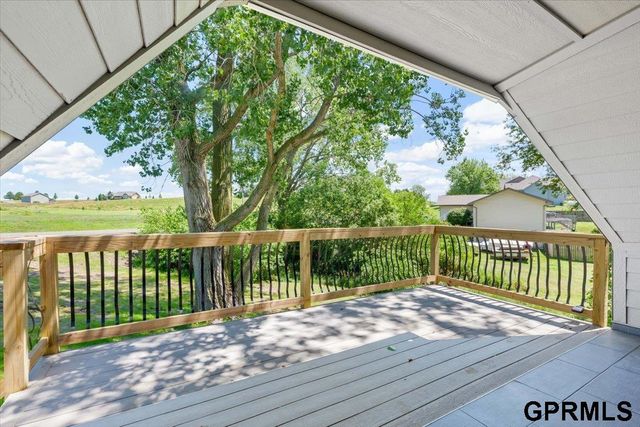 1715 Rock Bluff Road, Plattsmouth, NE 68048