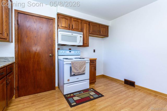 15473 Kennebec Street, Southgate, MI 48195