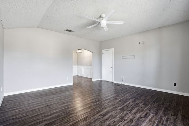 10205 Dawson Trail, Fort Worth, TX 76108