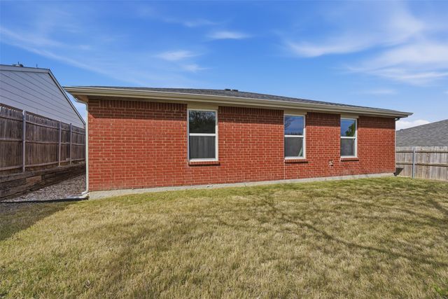 10205 Dawson Trail, Fort Worth, TX 76108