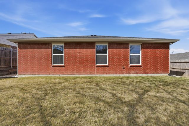 10205 Dawson Trail, Fort Worth, TX 76108