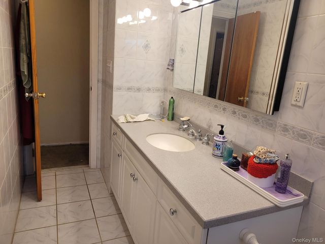 9720 158th Avenue, Howard Beach, NY 11414