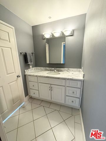 1749 12th Street B, Santa Monica, CA 90404