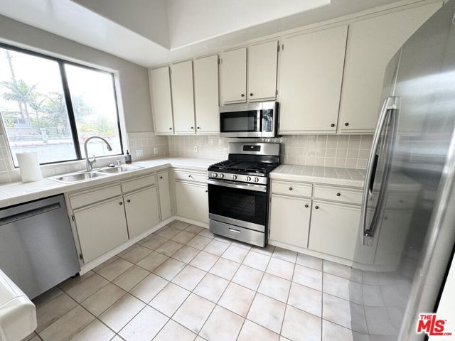 1749 12th Street B, Santa Monica, CA 90404