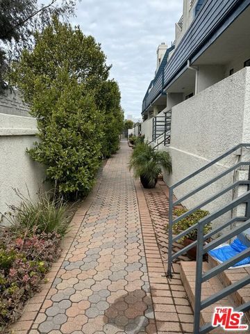 1749 12th Street B, Santa Monica, CA 90404