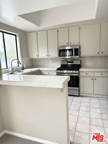 1749 12th Street B, Santa Monica, CA 90404