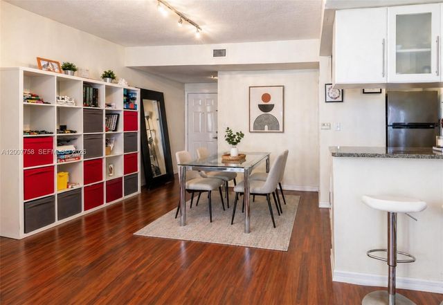 275 NE 18th St 1110, Miami, FL 33132