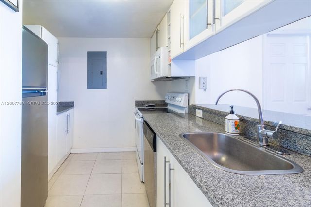 275 NE 18th St 1110, Miami, FL 33132