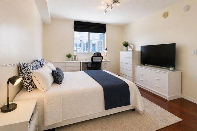 275 NE 18th St 1110, Miami, FL 33132