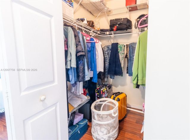 275 NE 18th St 1110, Miami, FL 33132