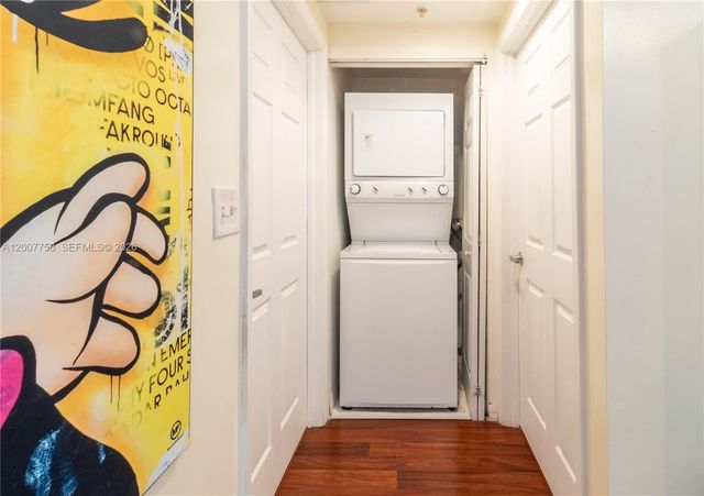 275 NE 18th St 1110, Miami, FL 33132