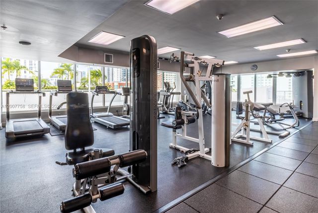 275 NE 18th St 1110, Miami, FL 33132