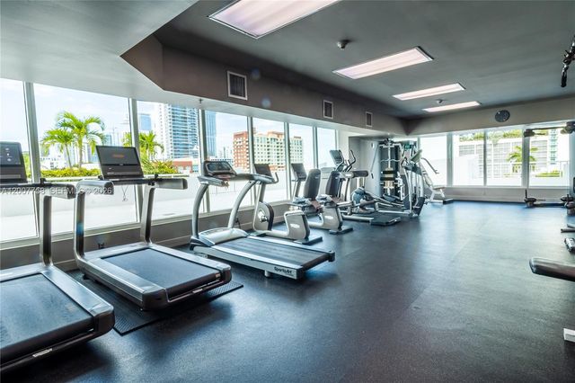 275 NE 18th St 1110, Miami, FL 33132