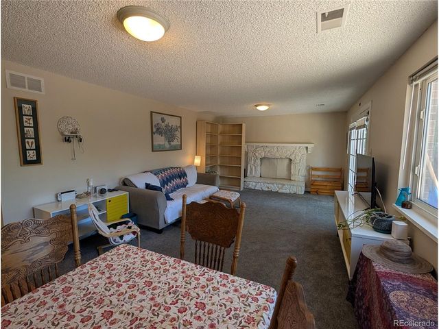 8226 Yarrow Ct, Arvada, CO 80005
