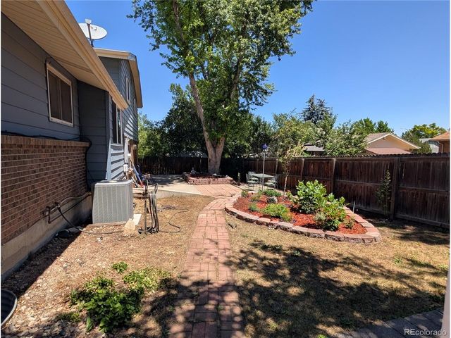 8226 Yarrow Ct, Arvada, CO 80005