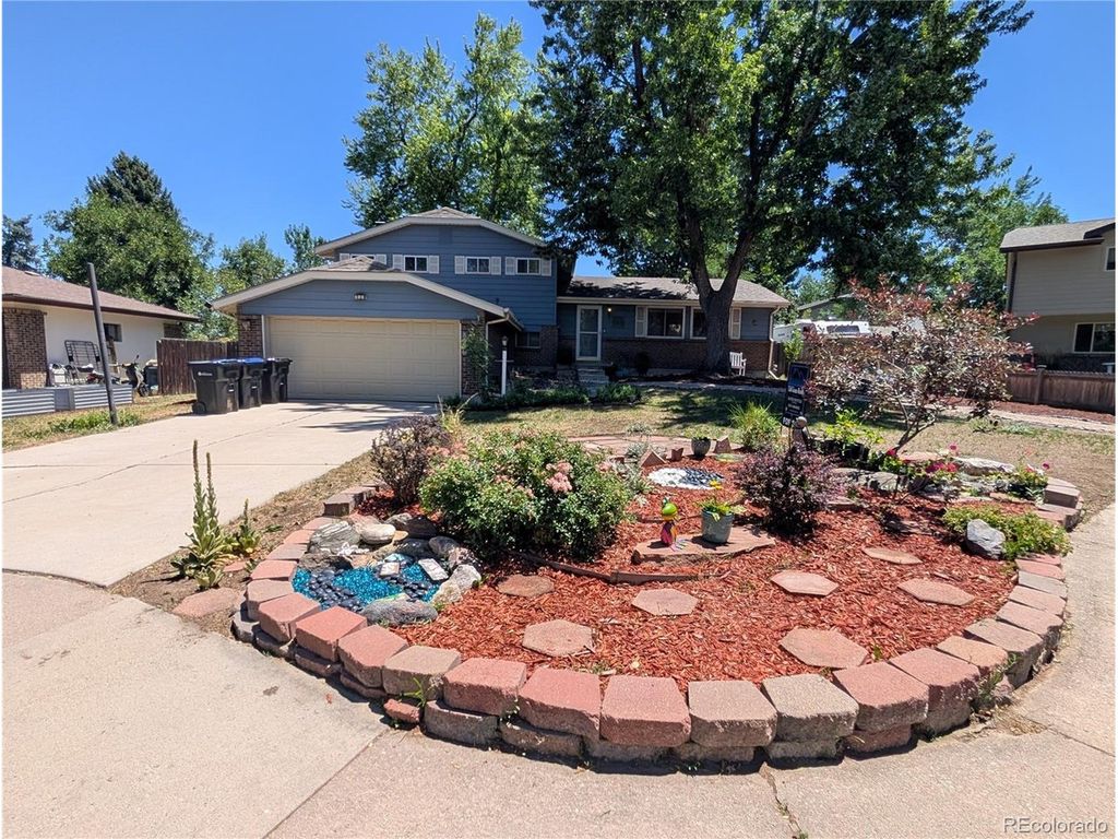 8226 Yarrow Ct, Arvada, CO 80005