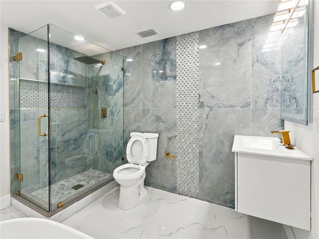 8423 N PACKWOOD AVENUE, Tampa, FL 33604