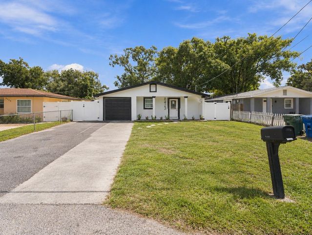 8423 N PACKWOOD AVENUE, Tampa, FL 33604
